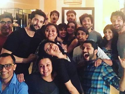 Raqesh Bapat Celebrates Birthday With His Wife Ridhi, Friends Sanaya, Mohit, Barun & Others (PICS)