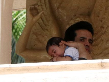 First Pic: Tusshar Kapoor’s Son Laksshya Sleeping On His Father's Shoulder!