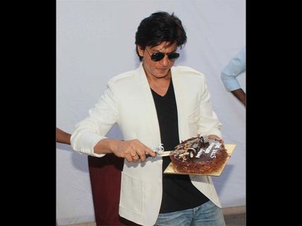 Revealed! Shahrukh Khan's Special Birthday Plans Will Disappoint You!