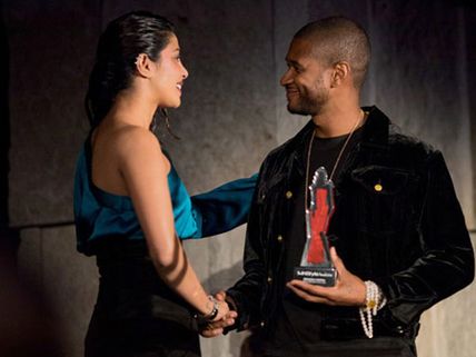 Must See Pictures! Priyanka Chopra Meets R&B Star Usher At The InStyle Awards