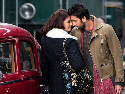 Ranbir Kapoor And Aishwarya Rai Bachchan Get Flirty In This New Still From 'Ae Dil Hai Mushkil'