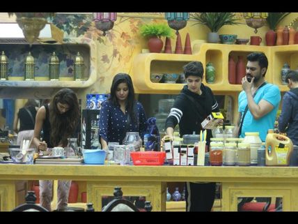 Bigg Boss 10: Priyanka Fights With VJ Bani And Rohan Mehra!
