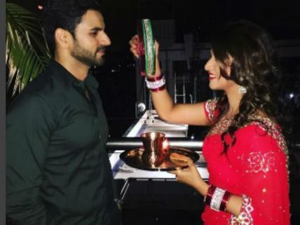 Divyanka Tripathi Pens Lovely Poem For Moon; Inscribes Vivek’s Name In Her Bangles! (PICS)