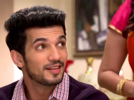 Revealed! Arjun Bijlani's Humorous Side On Pardes Mein Hai Mera Dil Sets!