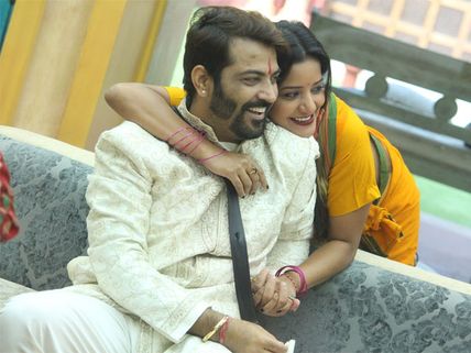 Bigg Boss 10: Monalisa's Boyfriend Makes Shocking Revelations About Her Closeness With Manu Punjabi!