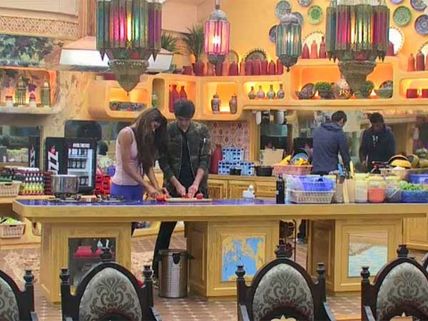 Bigg Boss 10: Lopamudra & Rohan Battle It Out In The Finals For Captaincy!