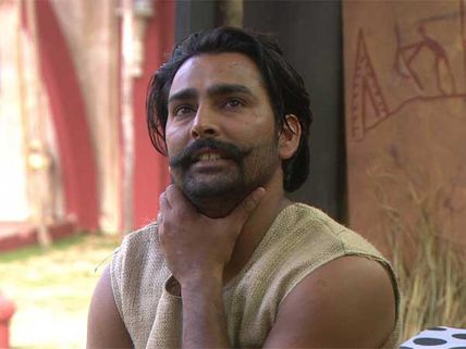 Bigg Boss 10: Manveer Loses His Control Wants To Quit Because Of Om Swami