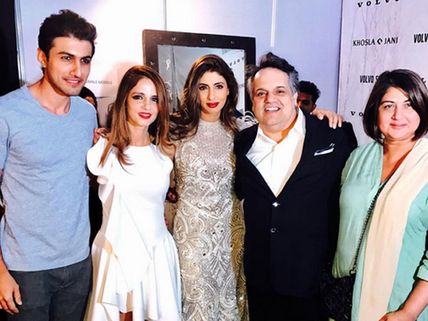 What's Going On? Hrithik Roshan's Ex-wife Sussanne Khan Spotted With Shweta Bachchan [Pictures]