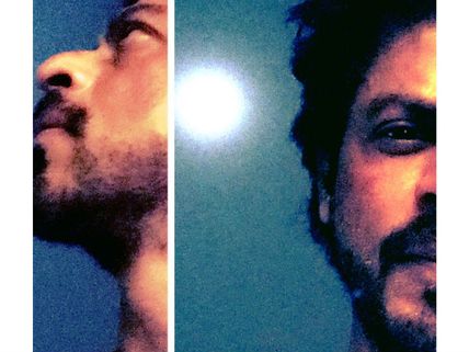 Must See! Shahrukh Khan Takes A Selfie With The 'Supermoon'