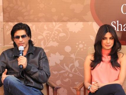 Weird! Priyanka Chopra IGNORES Shahrukh Khan While Talking About The Khans! 