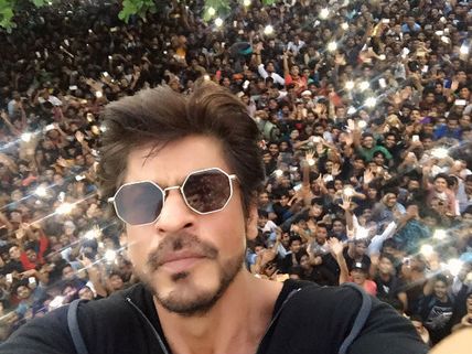This Is Why Shahrukh Khan Didn't Release 'Raees Trailer' On His Birthday!