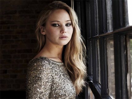 Jennifer Lawrence Urges Women To Be Like Hillary Clinton