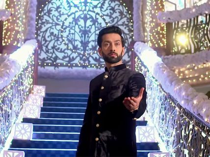 Ishqbaaz SPOILER: Shivaay Gives Divorce Papers To Anika As A Wedding Gift; Anika Shattered!