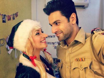 Better Late Than Never! Finally, Divyanka Tripathi & Vivek Dahiya Off To Europe For Honeymoon!