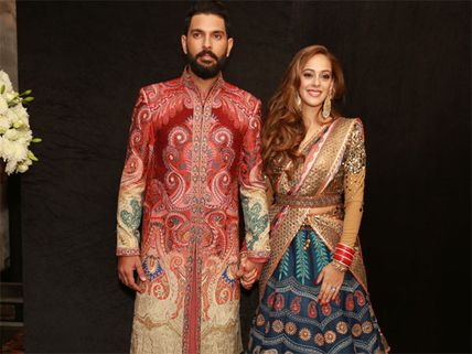 Pictures Of Yuvraj Singh & Hazel Keech's Wedding Reception In New Delhi!