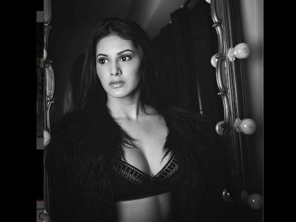 Amyra Dastur: I Find It Hard To Do Romance On Screen!