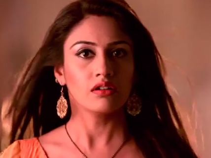 Ishqbaaz SPOILER: Anika Finally Hears 'Pyaar Ki Ghanti'; Will She Confess Her Feelings To Shivaay?