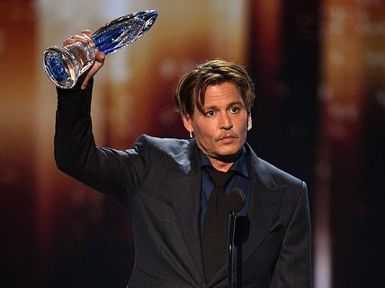 Johnny Depp Thanks Fans At The PCA  Speech For Supporting Him In His Tough Times