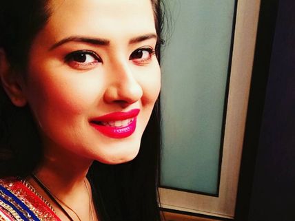Kratika Sengar Refuses To Shoot Intimate Scenes With Co-star Sharad Malhotra!