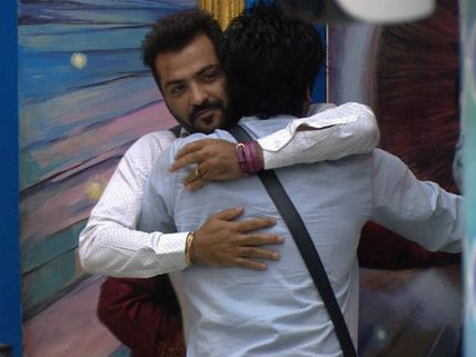 Bigg Boss 10: Oh No! Manu Punjabi To Leave The Show Before The Grand Finale!