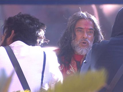 Bigg Boss 10: Om Swami Gets Hurt; Creates Havoc During Maalgadi Task