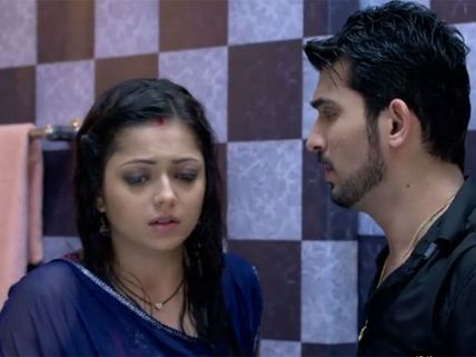 Pardes Mein Hai Mera Dil: Veer & Sanjana Successful In Creating Differences Between Raghav & Naina!