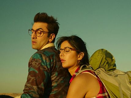 Trending Picture: When Katrina Kaif Slept On Ranbir Kapoor's Shoulder!