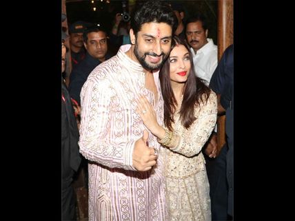 OH MY GOD! Aishwarya Rai Wants To Join Social Media But Abhishek Bachchan Isn't ALLOWING Her!
