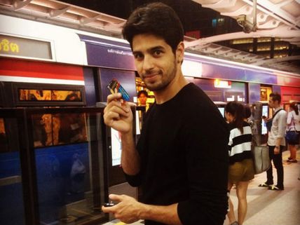 How Does A Guy Feel In His 30s? Sidharth Malhotra Reveals!