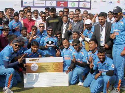 Shahrukh Khan & Hrithik Roshan Congratulate Indian Team For Winning T20 World Cup For Blind!