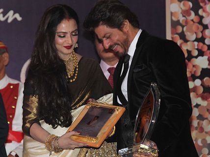 Shahrukh Khan Really REJECTED Kangana? Also See His WOW Pics With Rekha From An Award Function