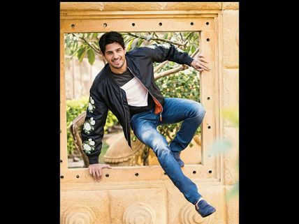 Sidharth Malhotra Says 'Yes, I'M In Love'; Admits He Is A Passionate, Obssessive & Attached Lover!