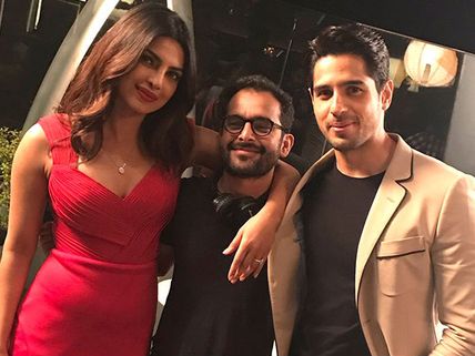 Oo La La! Sidharth Malhotra Proposes To Priyanka Chopra With A Diamond Ring!  