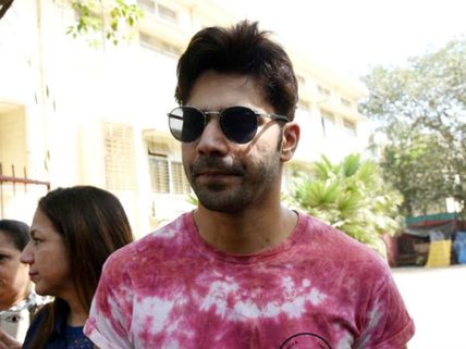 Varun Dhawan Couldn't Cast His Vote In BMC Elections 2017, Read Why!