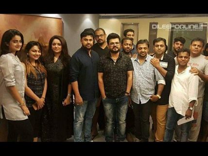 Dileep, Kavya Madhavan & Team Off To The USA!