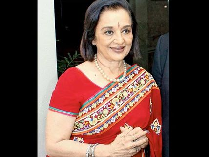 This Superstar Will Release Asha Parekh's Autobiography
