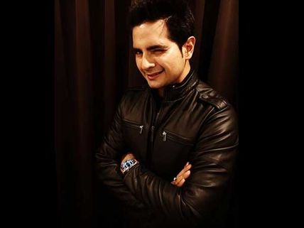 Karan Mehra To Romance Ankita Sharma & Sheena Bajaj In Khatmal-e-Ishque!