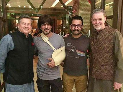 Shahrukh & Aamir Khan Spend 'Khantastic' Night With Netflix CEO! 