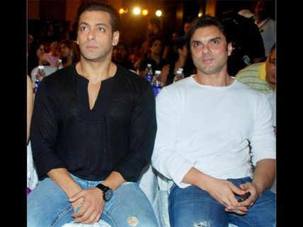 HE FIRED HER! After Sanjay Dutt; Salman Khan’s Manager Creates PROBLEMS Between Him & Sohail Khan!