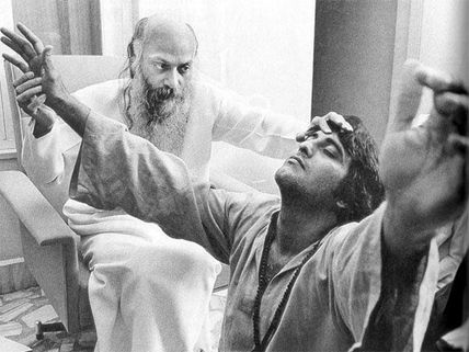 When Vinod Khanna Revealed Why He Left The Glamorous Bollywood & Became A Sanyasi In Osho's Ashram!