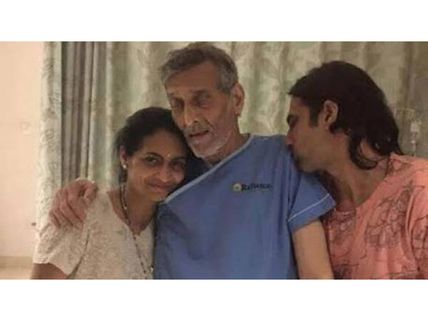 Is Vinod Khanna Suffering From Bladder Cancer? This Picture From The Hospital Has Gone Viral