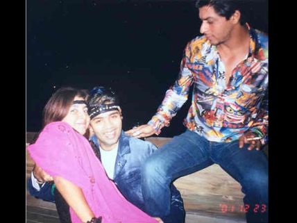 When Farah Khan & Karan Johar Made Their Bestie Shahrukh Khan Go RED IN THE FACE! 