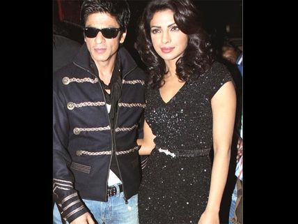TAKING REVENGE? Priyanka Chopra Tried To EXPOSE Her Affair With Shahrukh Khan By Liking This Tweet!