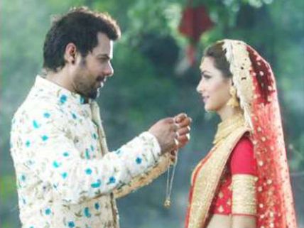 Kumkum Bhagya SPOILER: Save The Date! Here’s When Abhi & Pragya Are Getting Married…