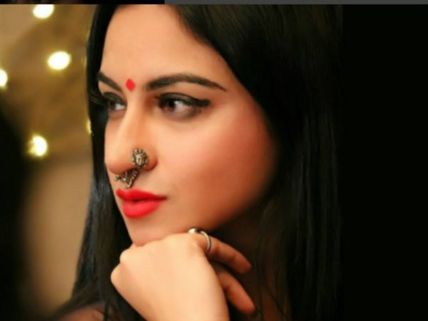 Bigg Boss 9 Contestant Priya Malik Posts ‘Freetheni**le’ Photo; Gets Slut-shamed!