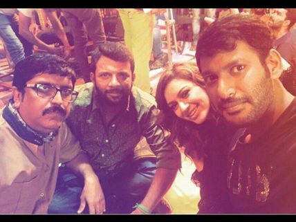 PIC TALK: Vishal & Hansika Motwani In 'Villain' Location