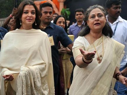 AWKWARD! Did Aishwarya Rai Bachchan Get EMBARRASSED When Jaya Bachchan SHOUTED At The Media For Her?