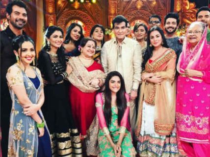 Kumkum Bhagya & Kundali Bhagya Families Come Together; Thanks To Lord Ganesha!
