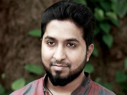 Vineeth Sreenivasan's First Look From Aana Alaralodalaral Is Out!