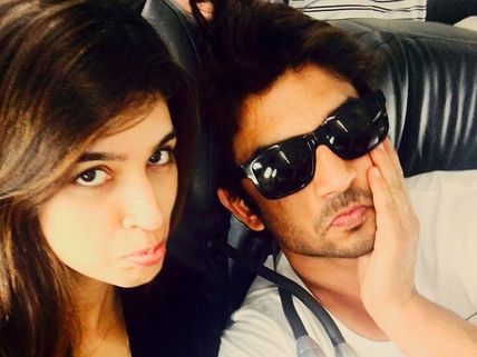Don't Miss! Kriti Sanon Meets Sushant Singh Rajput Secretly